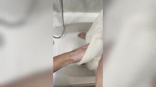 Coinquilina mi fa sborrare con una sega