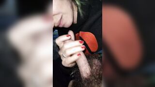 Diciottenne timida succhia il cazzo al ragazzo