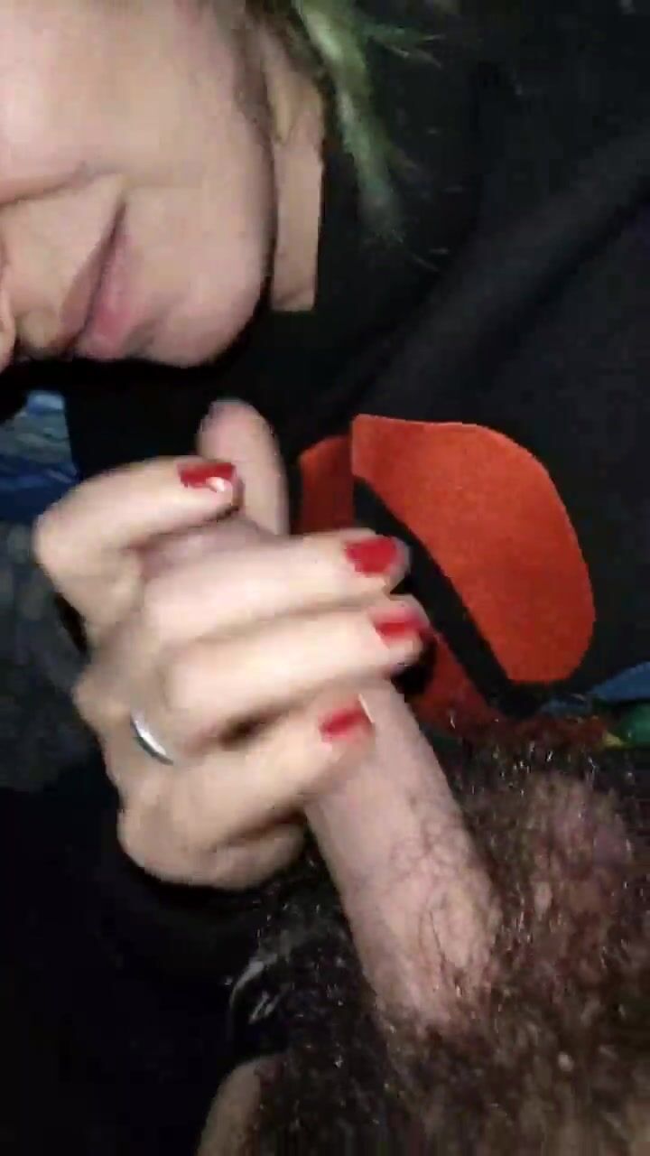 Diciottenne timida succhia il cazzo al ragazzo