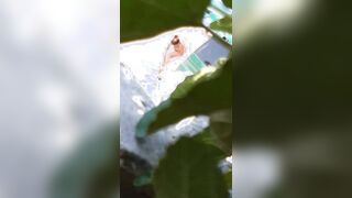 Spiata al mare da guardone