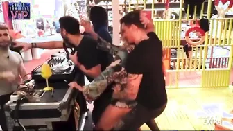 Festa in barca video porno su ItPornIt