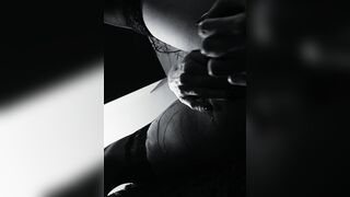 La sua fica gocciola di piacere