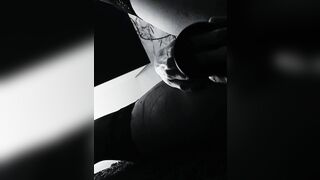 La sua fica gocciola di piacere