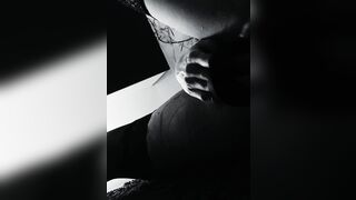 La sua fica gocciola di piacere