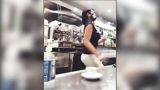 La barista di Trento con un lato b pazzesco