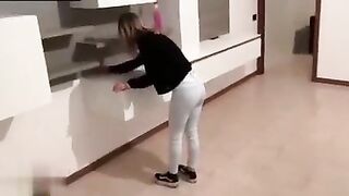 Sesso fidanzata che fa le pulizie di casa - Coppia Italiana Amatoriale