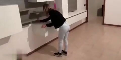 Sesso fidanzata che fa le pulizie di casa - Coppia Italiana Amatoriale