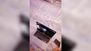 Sborro le tette di mia moglie che fa la troia su skype con amico