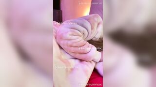 Ciuccio in bocca e voglia di cazzo