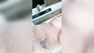 Efe Bal mostra il suo cazzo in tiro