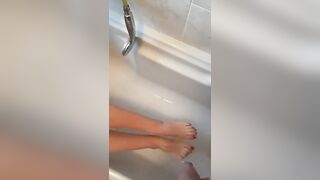 Pisciami sui piedi che mi eccita