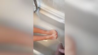 Pisciami sui piedi che mi eccita