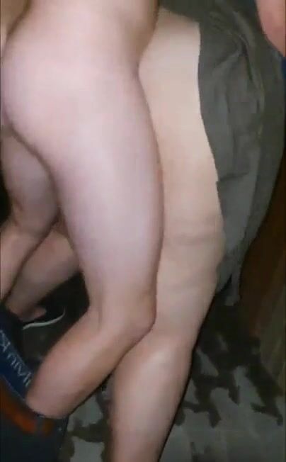 Studente incula forte la troia di mia moglie