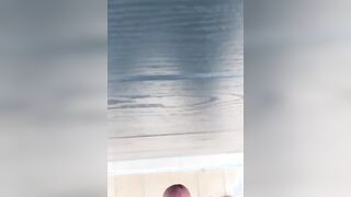 Ripulisco con la lingua la sborra sulla porta