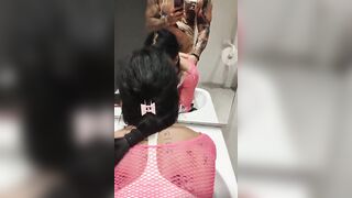 Moglie scopata a pecorina nel bagno