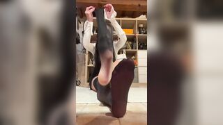 Coglione leccami i piedi