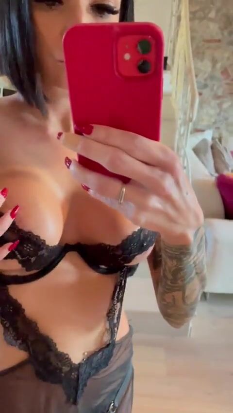 Selfie mistress Priscilla