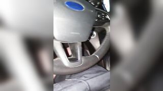 Italiana esperta fa sborrare diciottenne in macchina