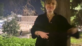 Nuda in Piazza Del Popolo