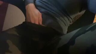 COn la mano tra le cosce vogliosa di te