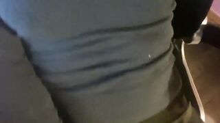 COn la mano tra le cosce vogliosa di te