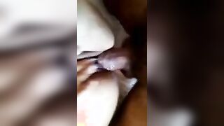 Mi bagna il cazzo con i suoi umori mia moglie