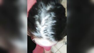 Lei che lo succhia con passione