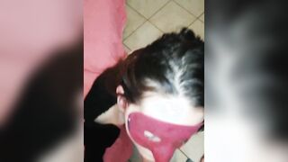 Lei che lo succhia con passione