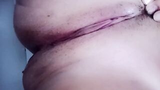 Moglie pissing col ciclo