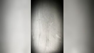 Lecca la fica a mia moglie affacciata al balcone