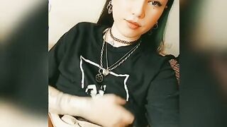 Studentessa innocente e fica mostra le tette