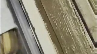 Esibizionista italiana sul balcone in piazza Campo dei fiori