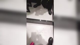 In camerino in negozio romana tettona esibizionista