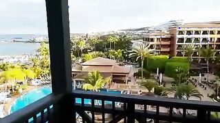 Splendida moglie in vacanza si masturba in hotel