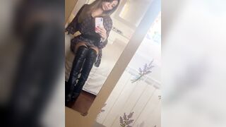 Bennygreen selfie minigonna e stivali