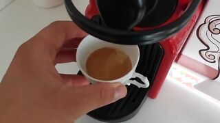 Caffe e fette biscottate con sborra