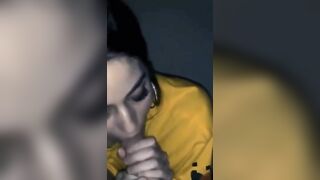 Diciottenne si fa sborrare in bocca