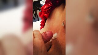 Sborrata sulle tette