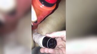 Masturba moglie con due sex toys in doppia