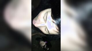 Moglie italiana fa un pompino nel parcheggio a guardone