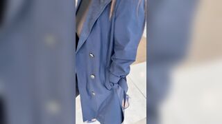 MILF ITALIANA ESIBIZIONISTA al centro commerciale