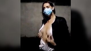 Tette nel parcheggio sotto casa