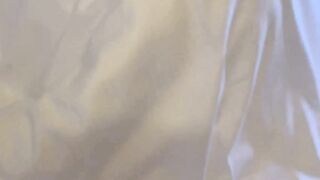 Pompino moglie italiana a bull sotto le coperte