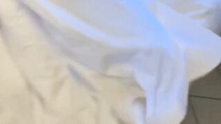 Pompino moglie italiana a bull sotto le coperte