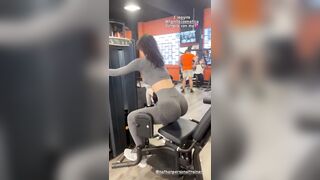 Antonella Fiordelisi in palestra che fica