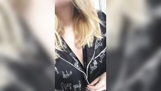 Buona domenica dalle mie tettone MAMMA ITALIANA