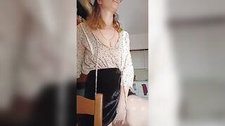 Un po' di fica e un po' di culo fumando una sigaretta su cam4