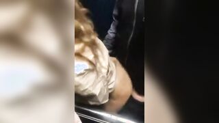 Ragazza 18 enne scopata in ascensore ripresa col cellulare