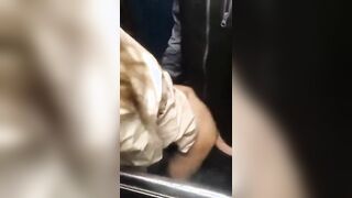 Ragazza 18 enne scopata in ascensore ripresa col cellulare