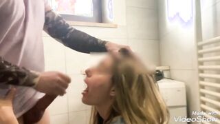 Fidanzata sicula inculata in bagno e sborrata in bocca